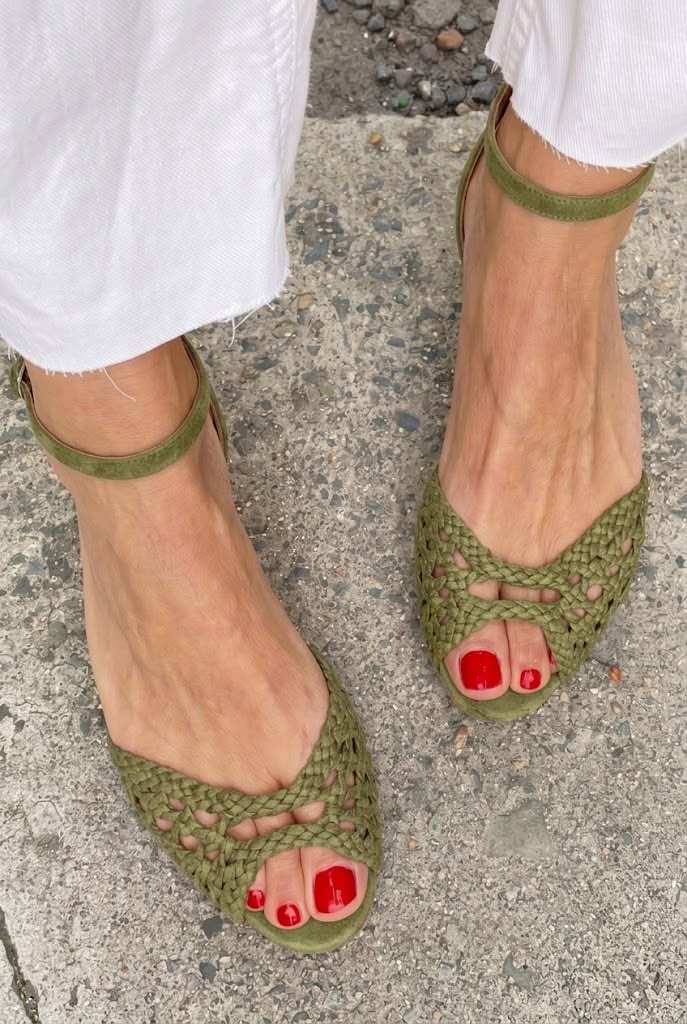 Isadora Woven Gold Sandals Comfort