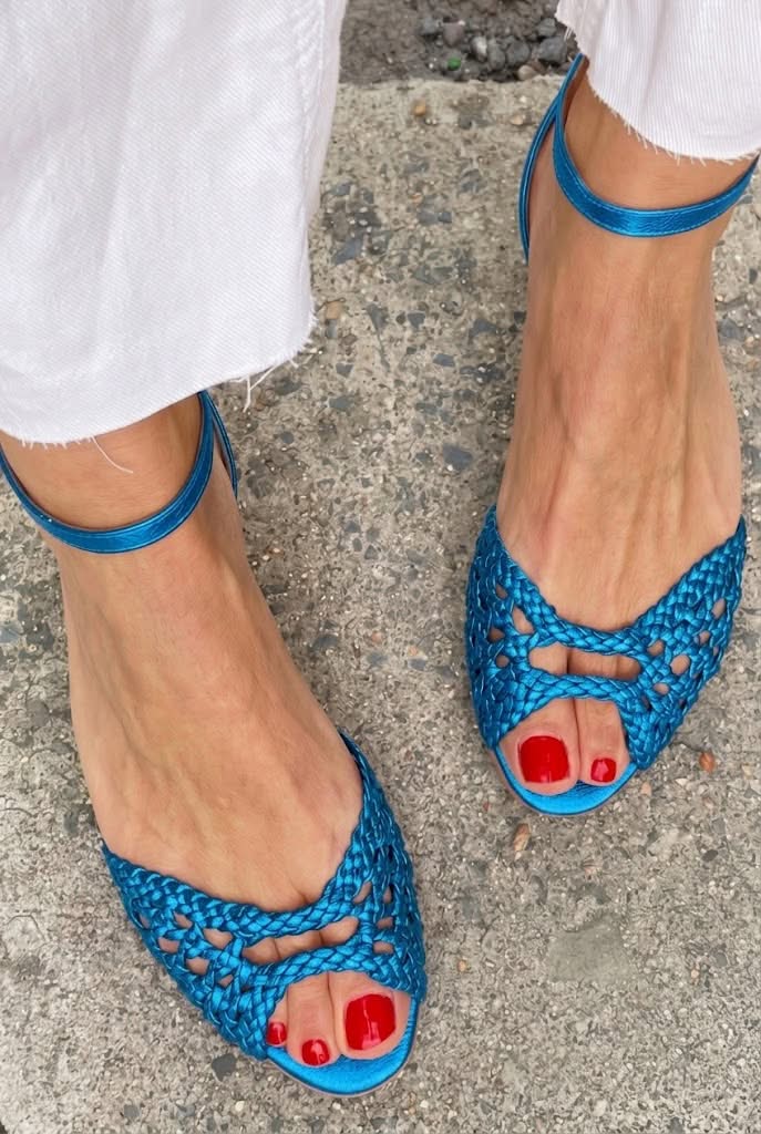 Isadora Woven Gold Sandals Comfort